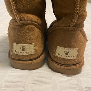 Bearpaw Emma Winter Boots - Womens
Size 7
Color Tobacco
Item Number 610W